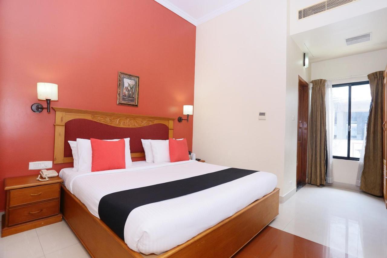 Capital O 45944 Club 7 Hotel Tiruvalla Exterior foto