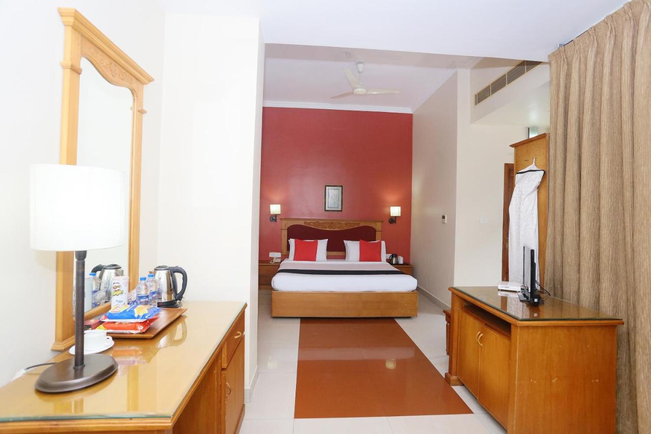 Capital O 45944 Club 7 Hotel Tiruvalla Exterior foto
