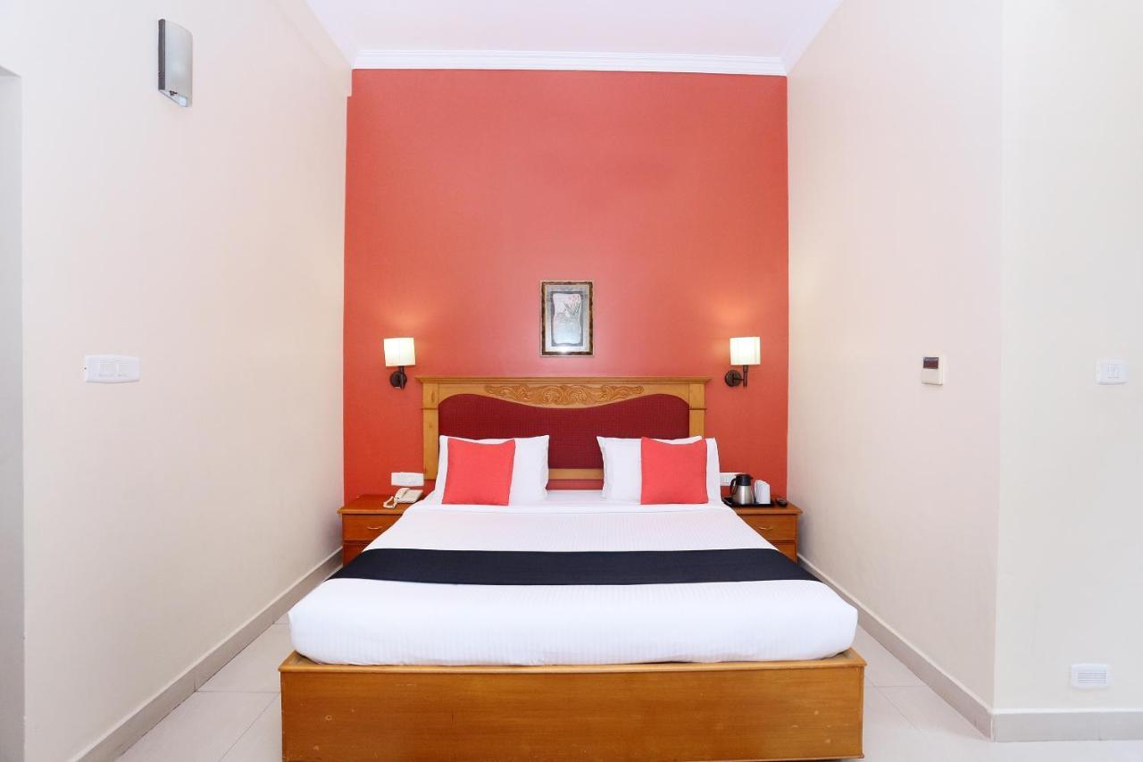 Capital O 45944 Club 7 Hotel Tiruvalla Exterior foto