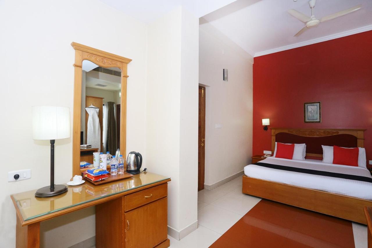 Capital O 45944 Club 7 Hotel Tiruvalla Exterior foto