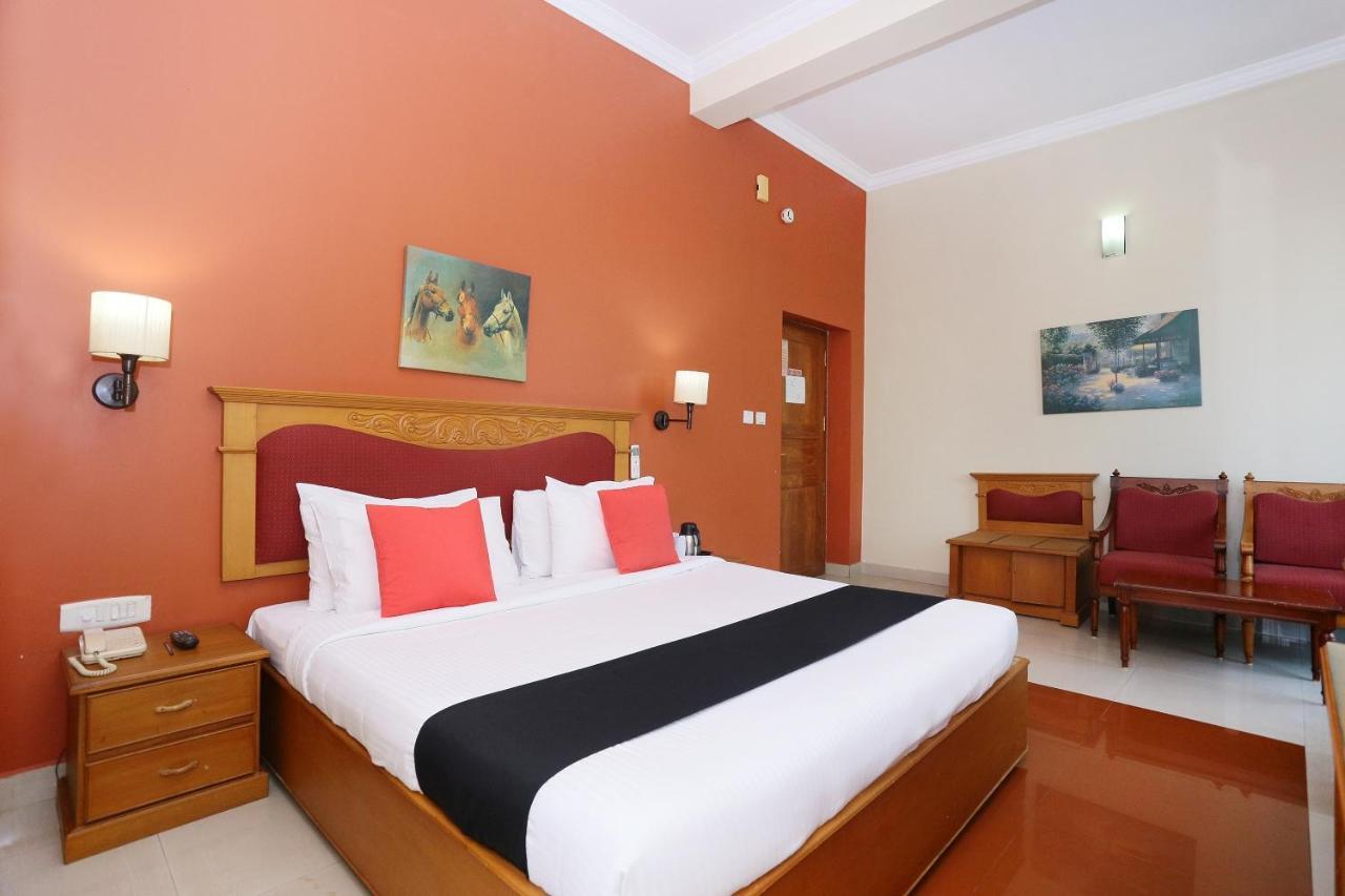 Capital O 45944 Club 7 Hotel Tiruvalla Exterior foto