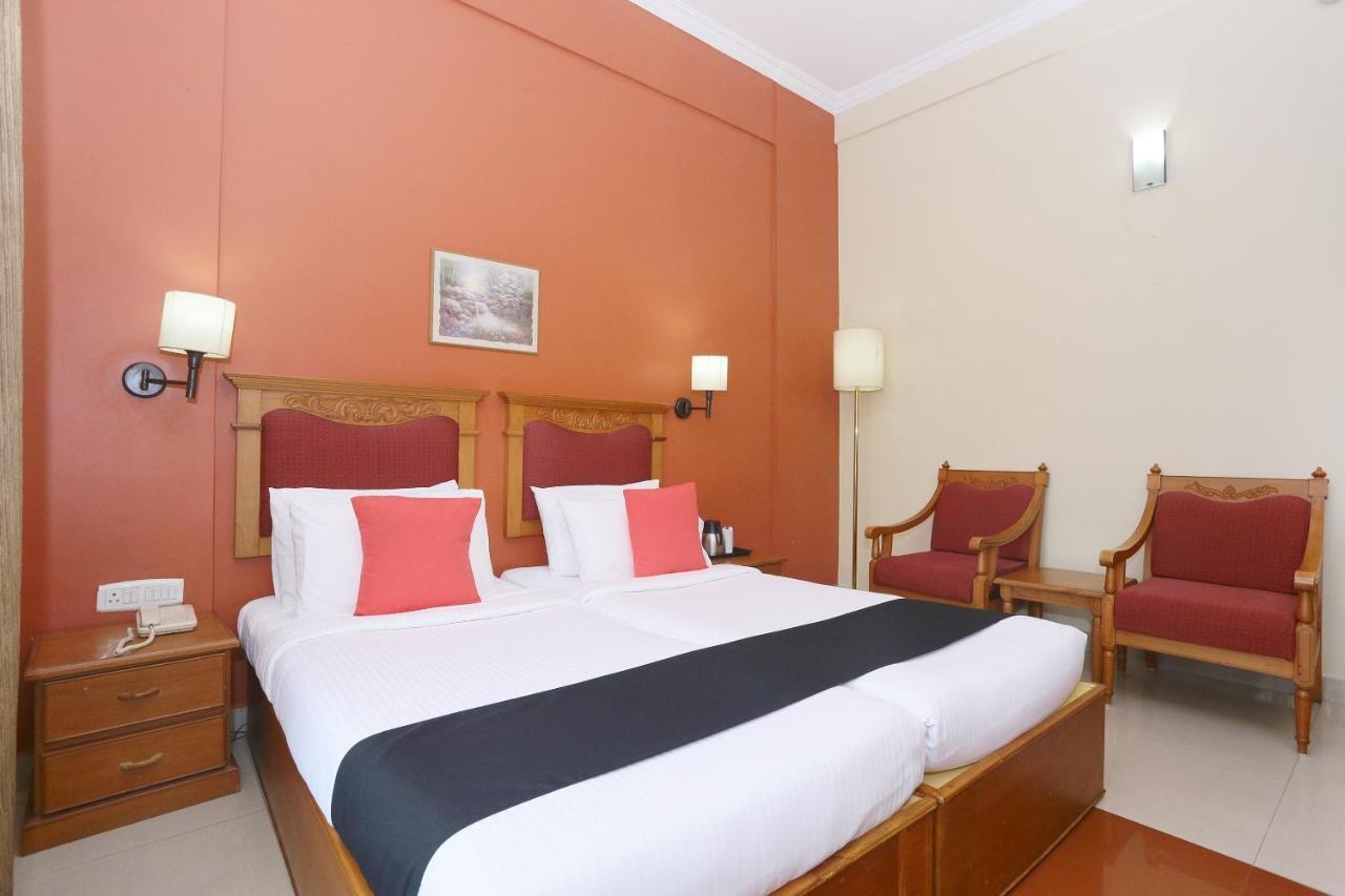 Capital O 45944 Club 7 Hotel Tiruvalla Exterior foto