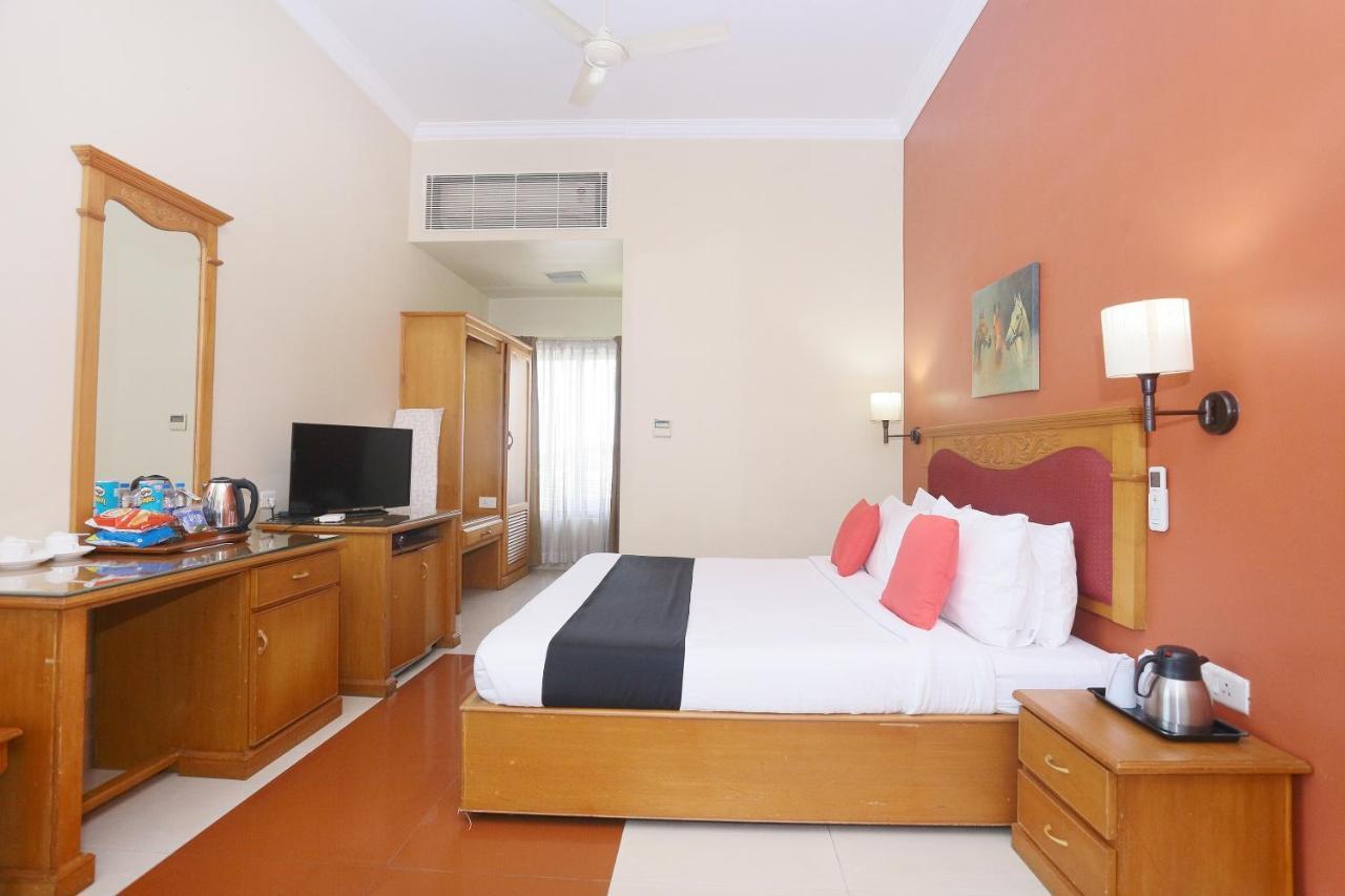 Capital O 45944 Club 7 Hotel Tiruvalla Exterior foto