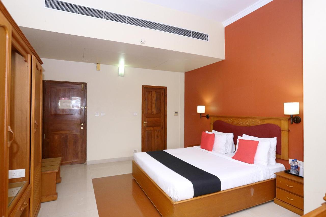 Capital O 45944 Club 7 Hotel Tiruvalla Exterior foto